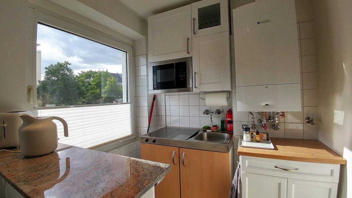 Lindenthal Apartment | Central location, facing the city park. Bright and cosy studio apartment.