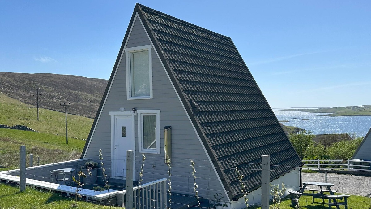 Whiteness House | Central Location + Stunning Views