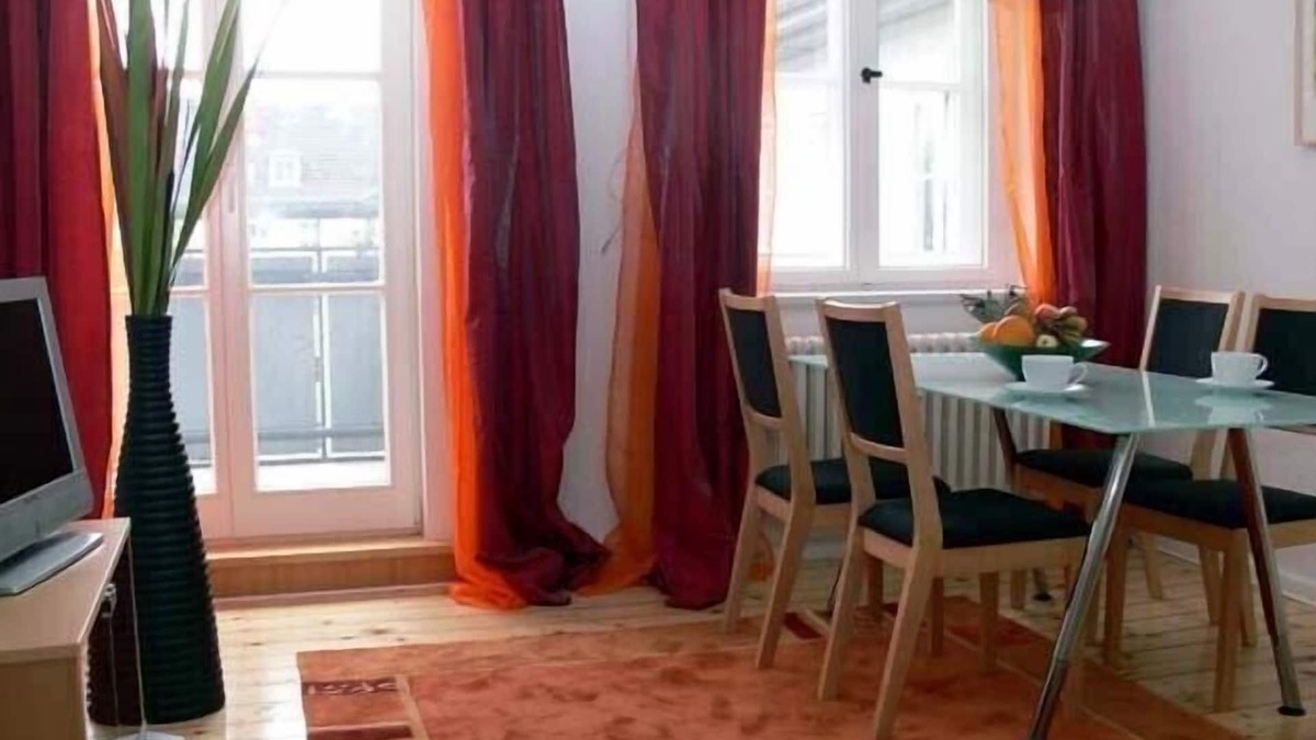 Schoeneberg Condo | Central location, sunny, quiet, balcony, nearby Bus, S-railway station Friedenau