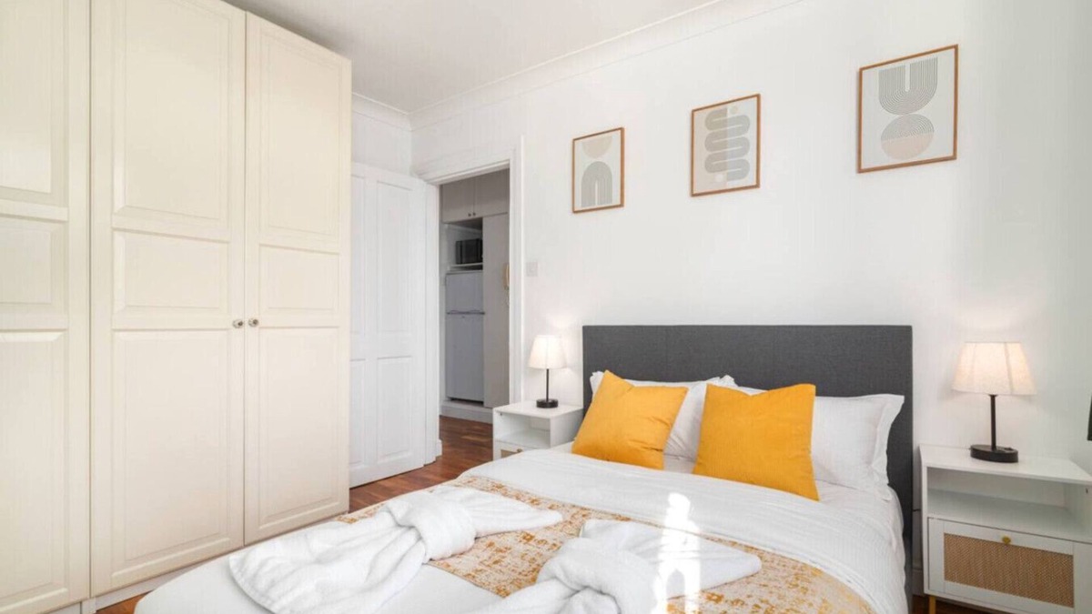 St. Johns Wood Apartment | Central London NW8 1 Bedroom Large By Regents Park