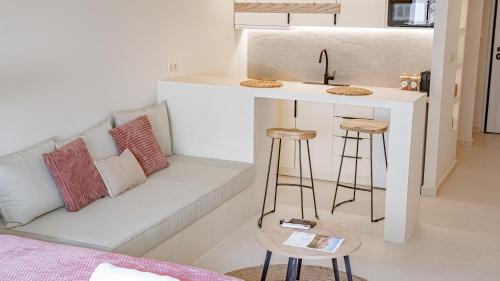 Psirri Apartment | Central Luxurious Athens Suites- walk to Acropolis - by Good Life suites