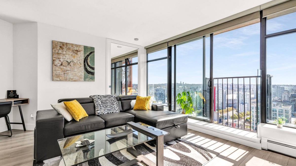 Gastown Apartment | Central Luxury Apartment with Best City Views!