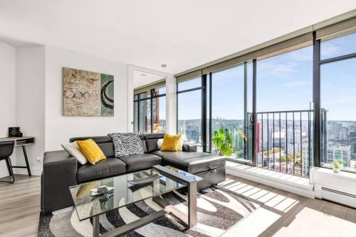 Gastown Apartment | Central Luxury Apartment with Best City Views!