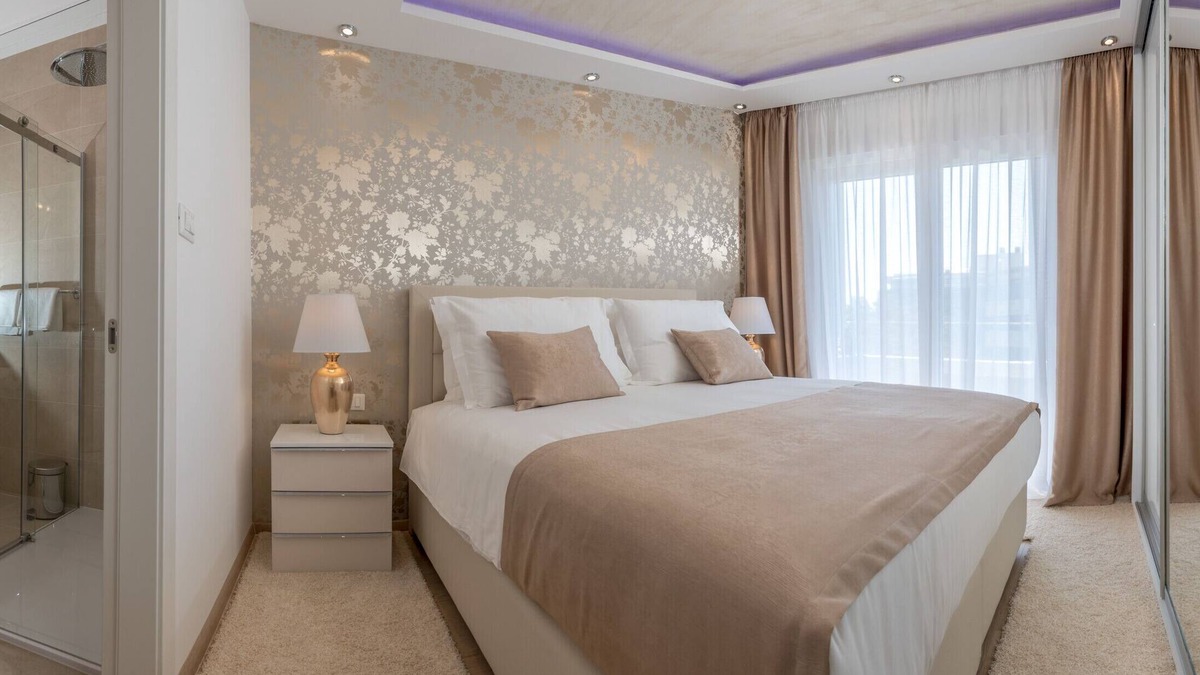 Split Apartment | Central Luxury Apartment Moonlight with private garage and an elevator