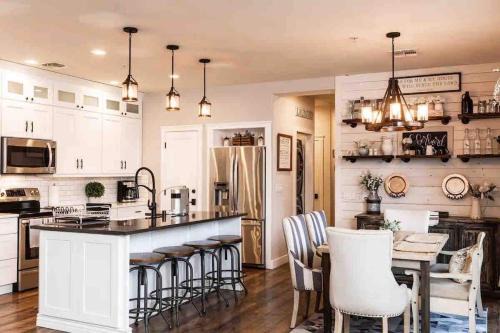 South Mountain House | Central Luxury Mountain Oasis with TWO Pools and Jacuzzis