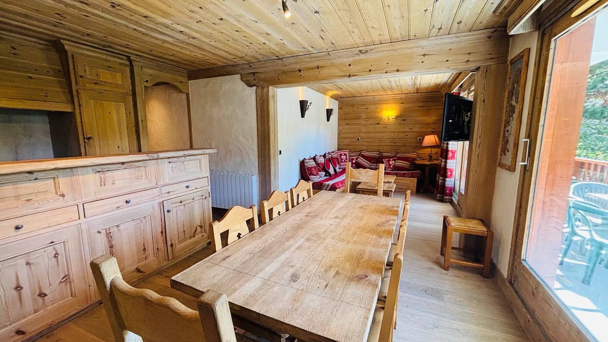 Meribel Centre Apartment | Central Méribel 3-Room Apartment for 6, Near Shops and Ski Slopes with Stunning Mountain View