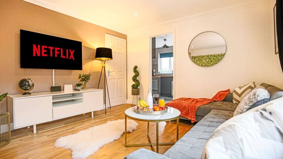 Milton Keynes House | ⭐️Central MK House with Garden, Parking & Smart TV⭐️