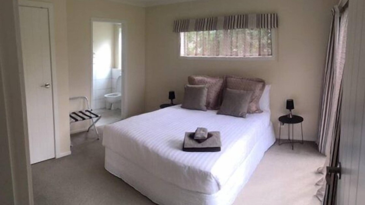 Hamilton North Apartment | Central, Modern Apartment on Minogue Park