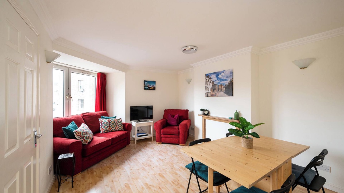 Pleasance Apartment | Central, Modern Apartment close to the Royal Mile with wonderful views