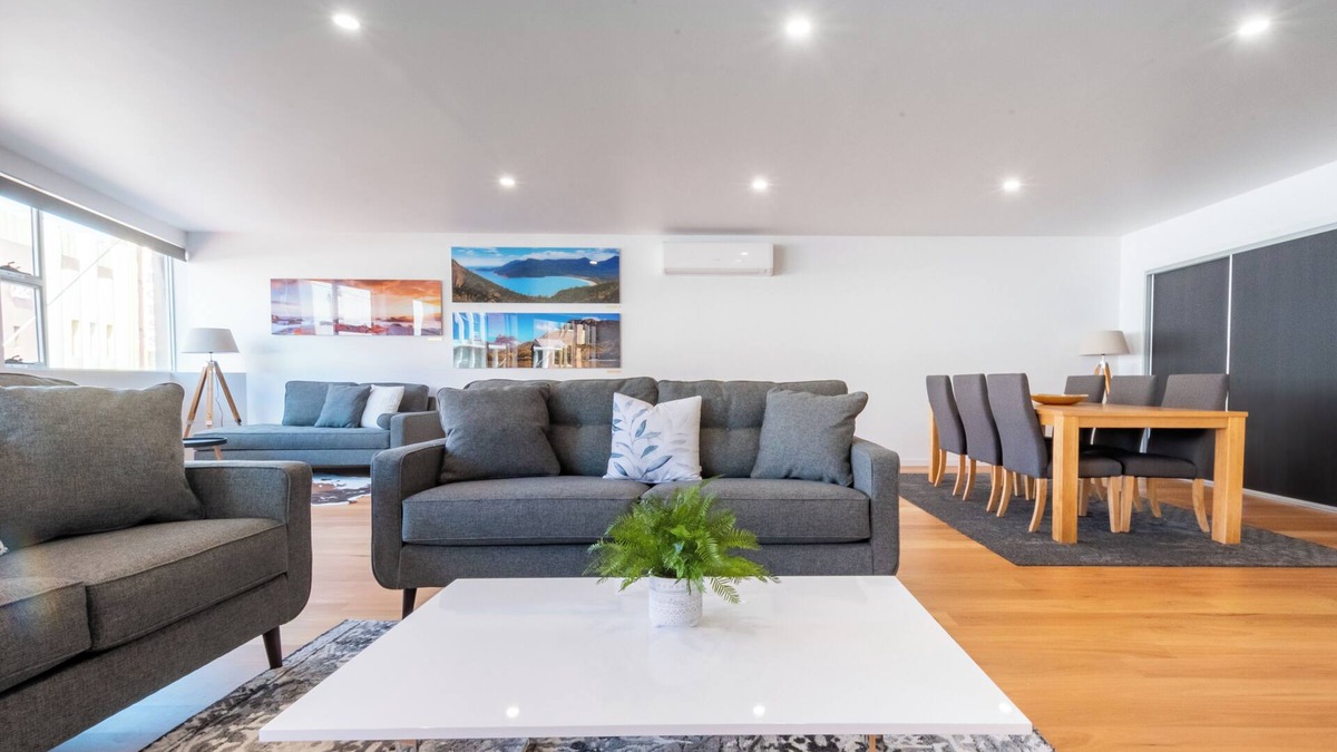 Launceston CBD Apartment | Central & Modern Inner City Apartment with WiFi