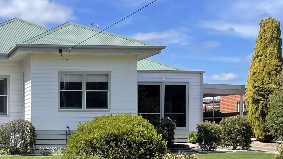 Murtoa House | Central Murtoa Home with Lake view, family friendly.