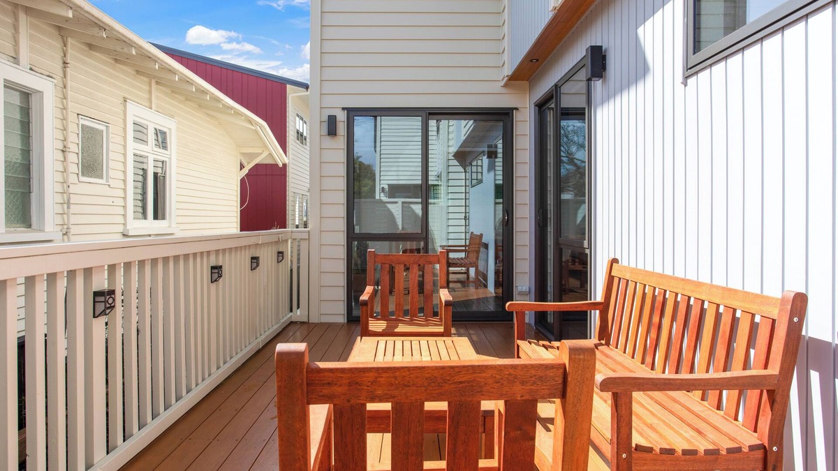 Sandringham Apartment | Central Oasis Townhouse with Parking