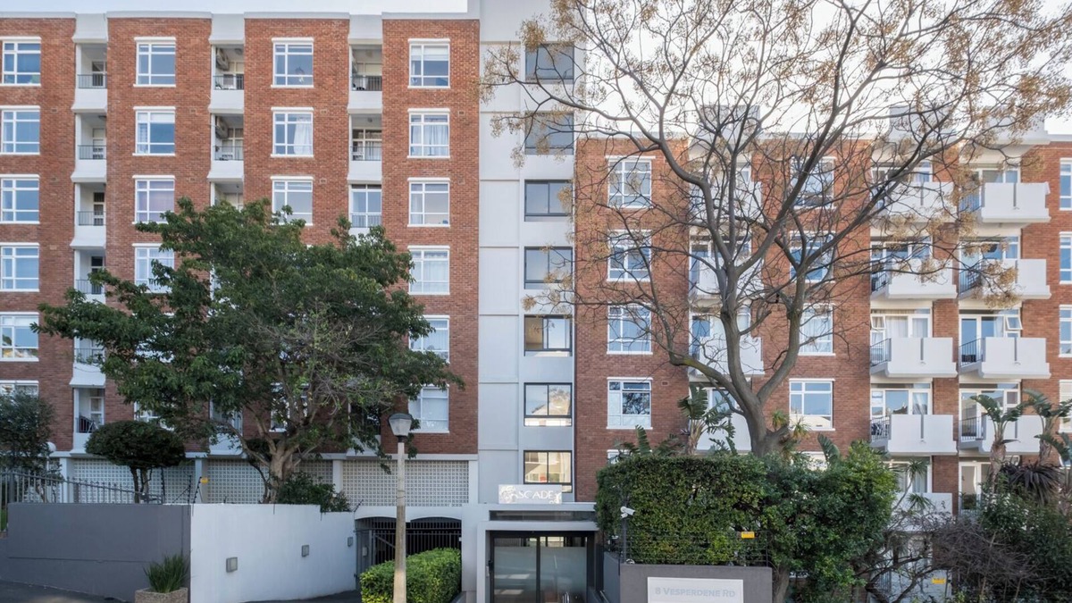 Green Point Apartment | Central, Open plan renovated pad with fast internet and parking.n