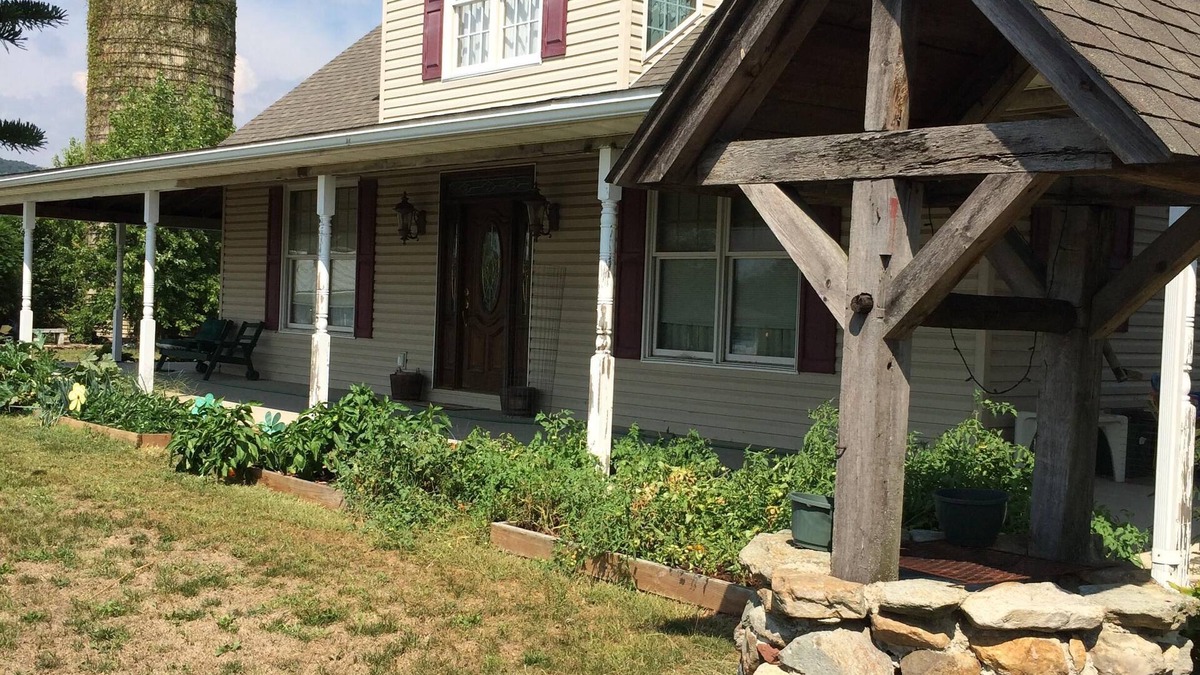 Dillsburg House | Central Pa. Country Home with Privacy & Room to Relax! Close to Many Attractions