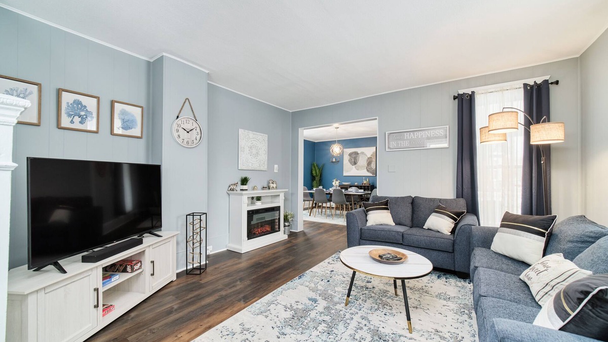 Manistee House | Central & Peaceful 3-bed home with a fireplace