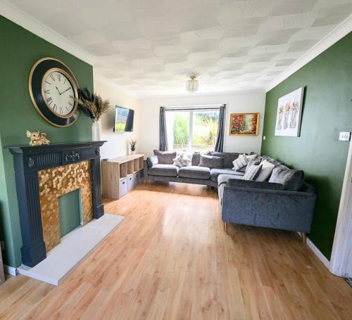 Neyland House | Central Pembrokeshire family home pets welcome 7 guests
