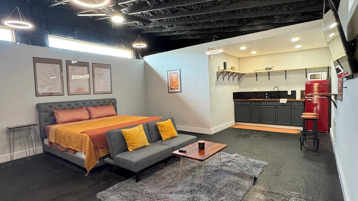 Florida Panhandle House | Central Pensacola Studio, Groovy & Spacious