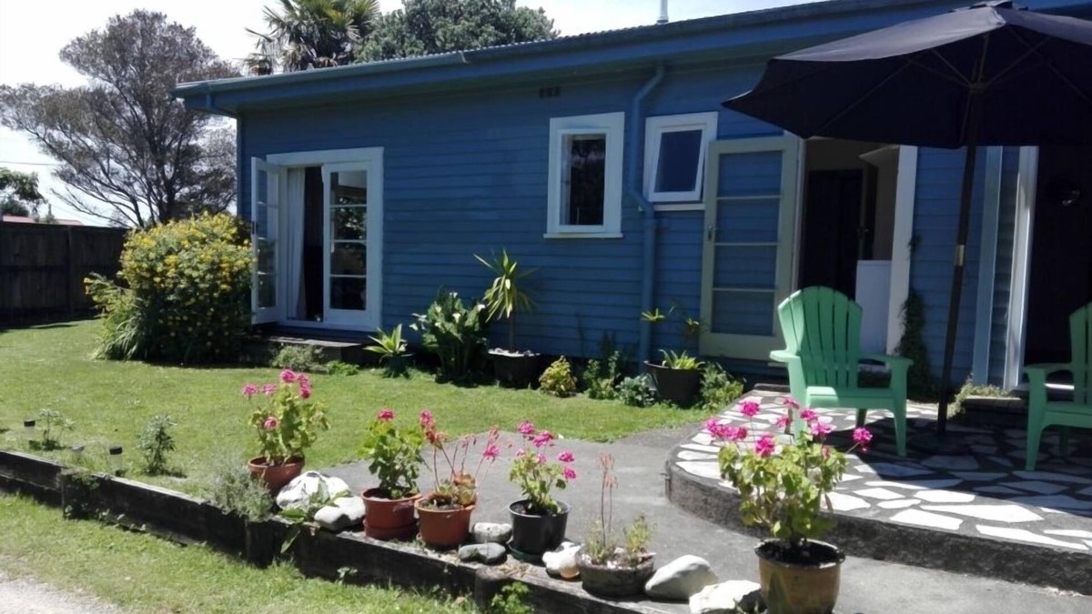 Takaka House | Central pet friendly home