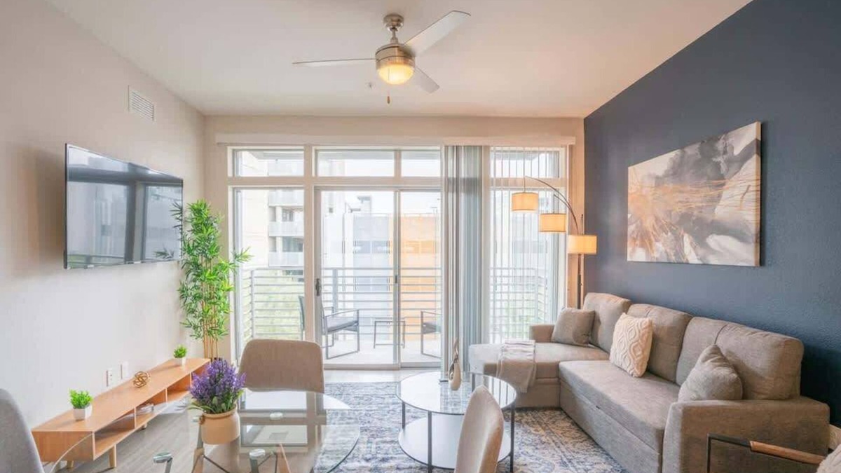 Evans Churchill Apartment | Central PHX with Pool, Gym +Parking +W/D Walkable