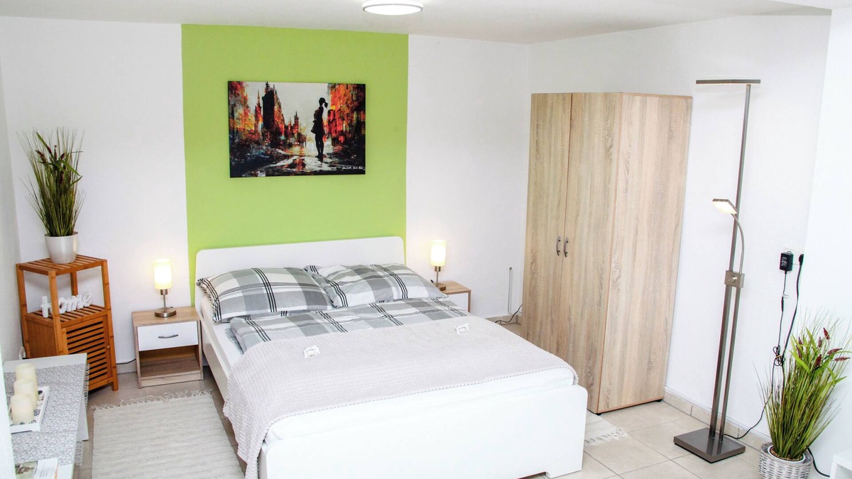 Bitburg Apartment | Central, quiet apartment in city center - kitchen, parking, terrace, SmartTV