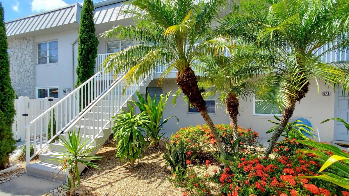 Cypress Lake Condo | Central Quiet Location, only 8 Miles to Ft. Myers Beach