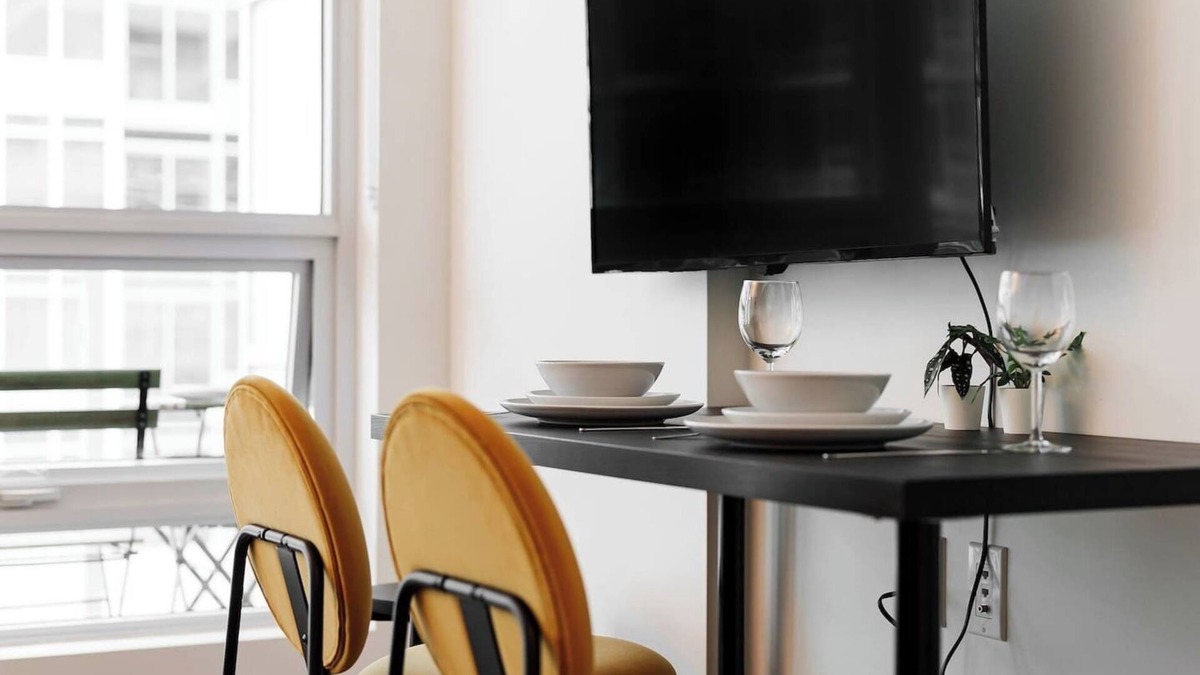Richmond City Centre Condo | Central Richmond - Studio