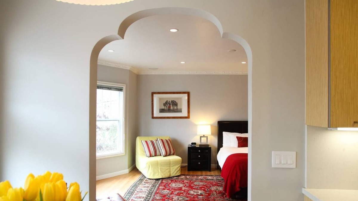 Eureka Valley Apartment | Central San Francisco Top Floor Jewel Box, Parking, Laundry