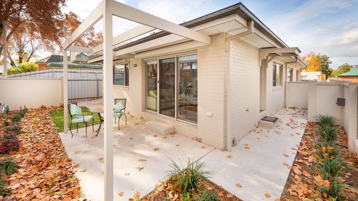 Albury Apartment | Central Sojourn on Wilcox Unit 1 - Central two bedroom apartment with a queen and double bed