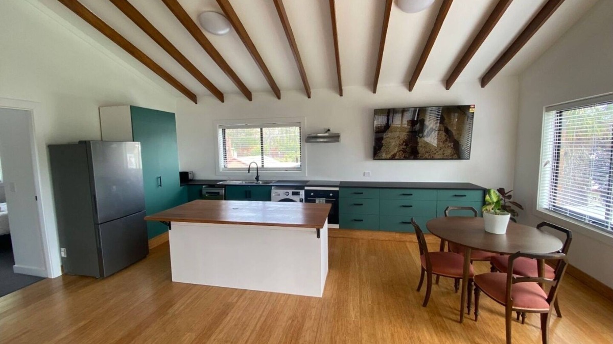 Armidale Apartment | Central South Armidale unit, 2 bedroom, walk to town, modern + renovated