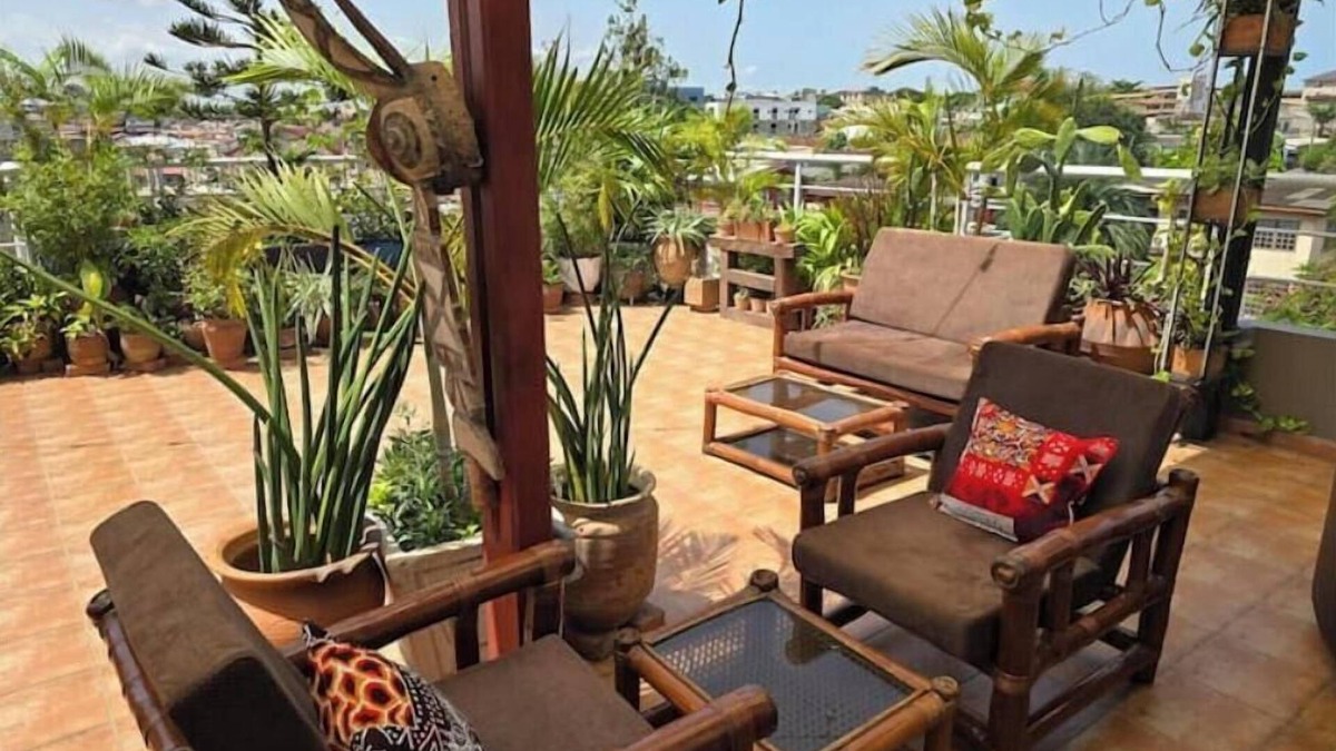 Kokomlemle Apartment | Central & Spacious 1 Bedroom Apt