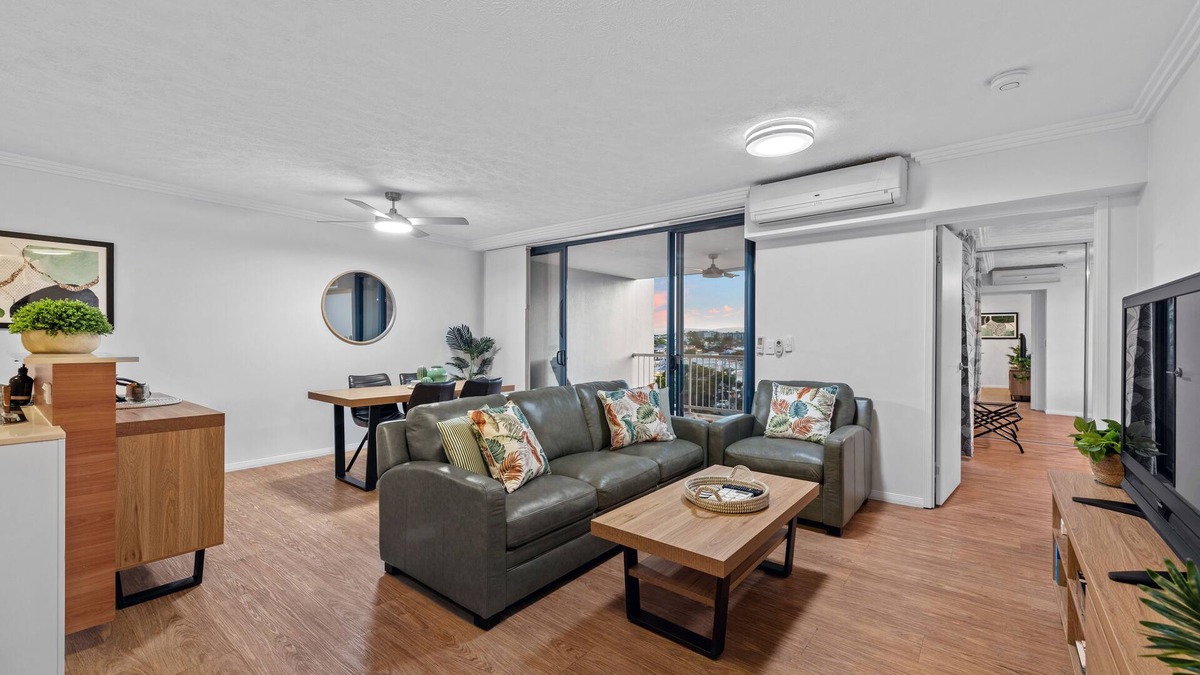 Woolloongabba Apartment | Central & Spacious! 2Bed/2Bath/1Car ~ Gabba