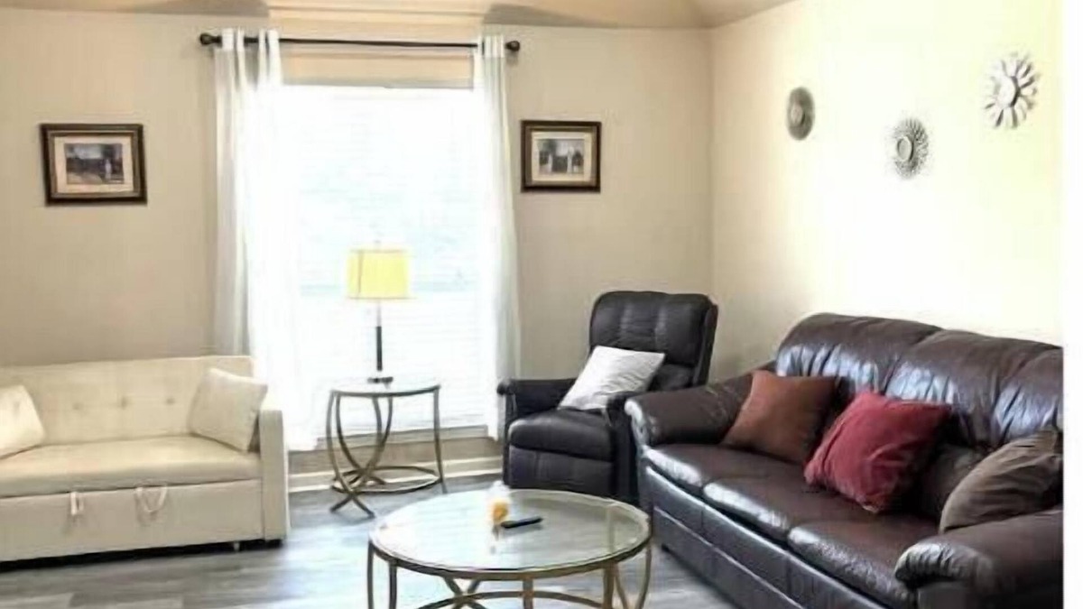 Gonzales House | Central Spacious convenient I-10