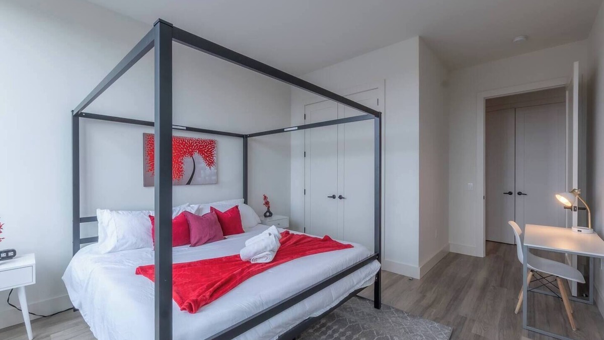 East Orange Apartment | Central Stay in East Orange, Near Airport+Train w/FREE Parking!