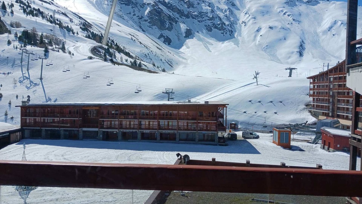 Arc-2000 Apartment | Central studio for 4, balcony, ski-in/ski-out & TV