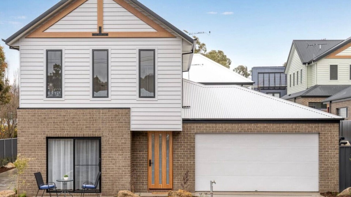 Beechworth Apartment | Central Studio in new townhouse!