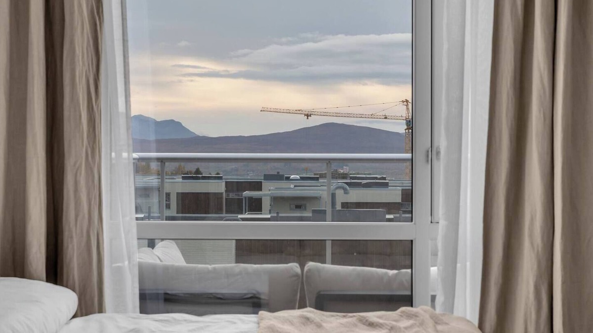 Tromso Apartment | Central stylish apartment with sea & Mountain view - with huge balcony
