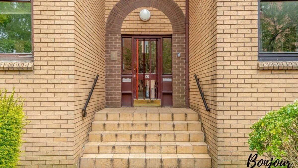 Glasgow Westend Apartment | Central & Stylish 2BR-1BA -Anderston-Free Onsite Parking