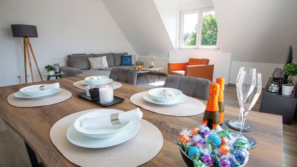 Korbecke Apartment | Central, stylish and modern holiday apartment with balcony and box-spring beds