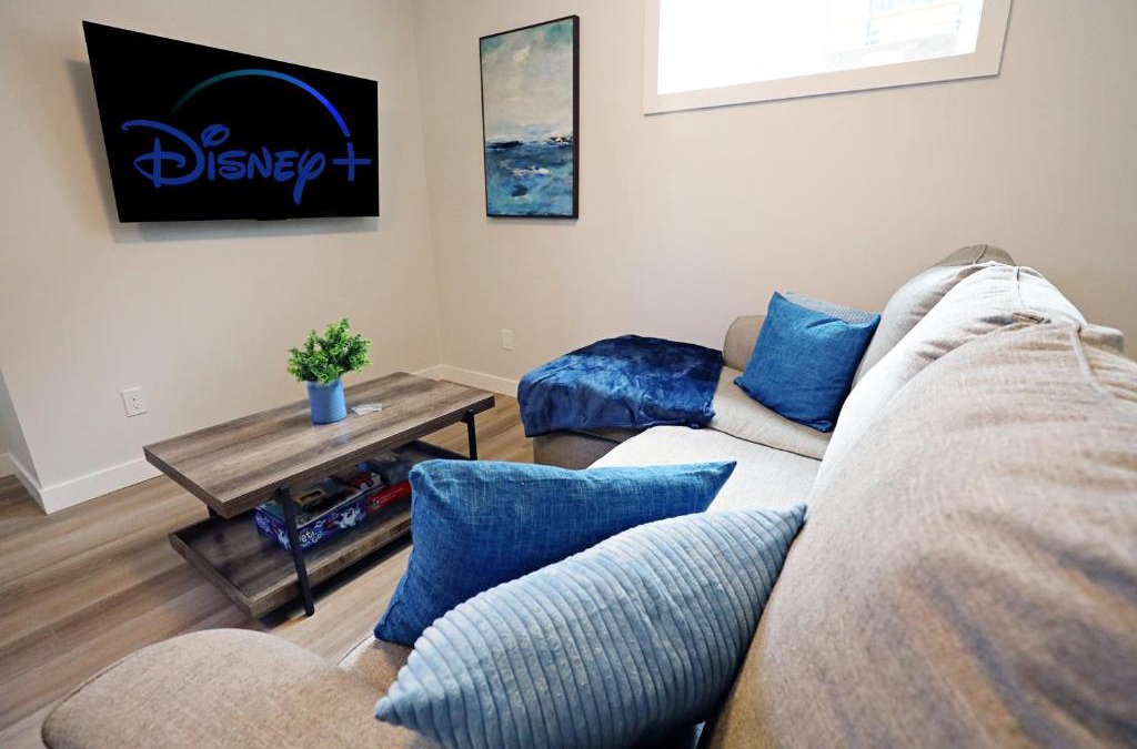 North Central Edmonton House | Central Suite King Beds,Long Stays,Disney+