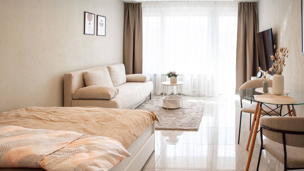 Sindelfingen Condo | Central, sunny city apartment near Mercedes - top modern