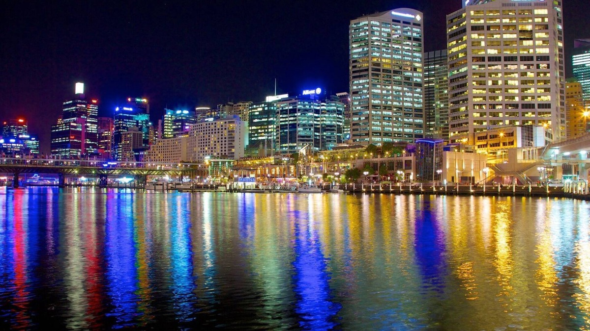 Chippendale Apartment | Central Sydney 1BR unit with Pool Gym Parking!