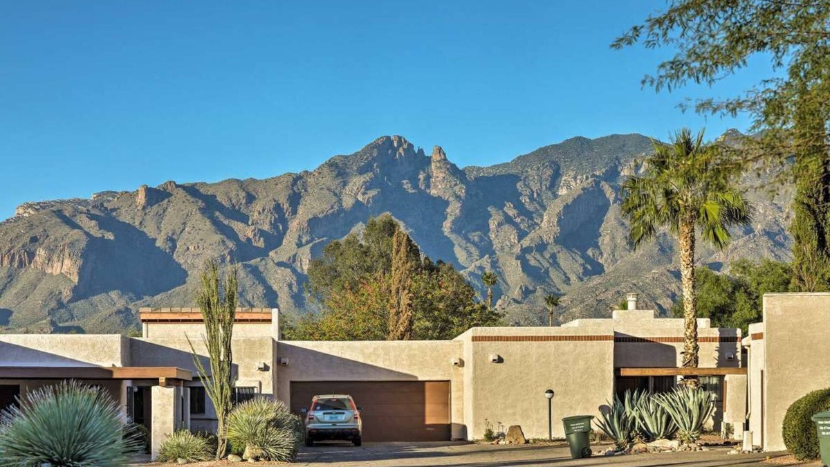 Prince Tucson House | Central Tucson Gated Retreat