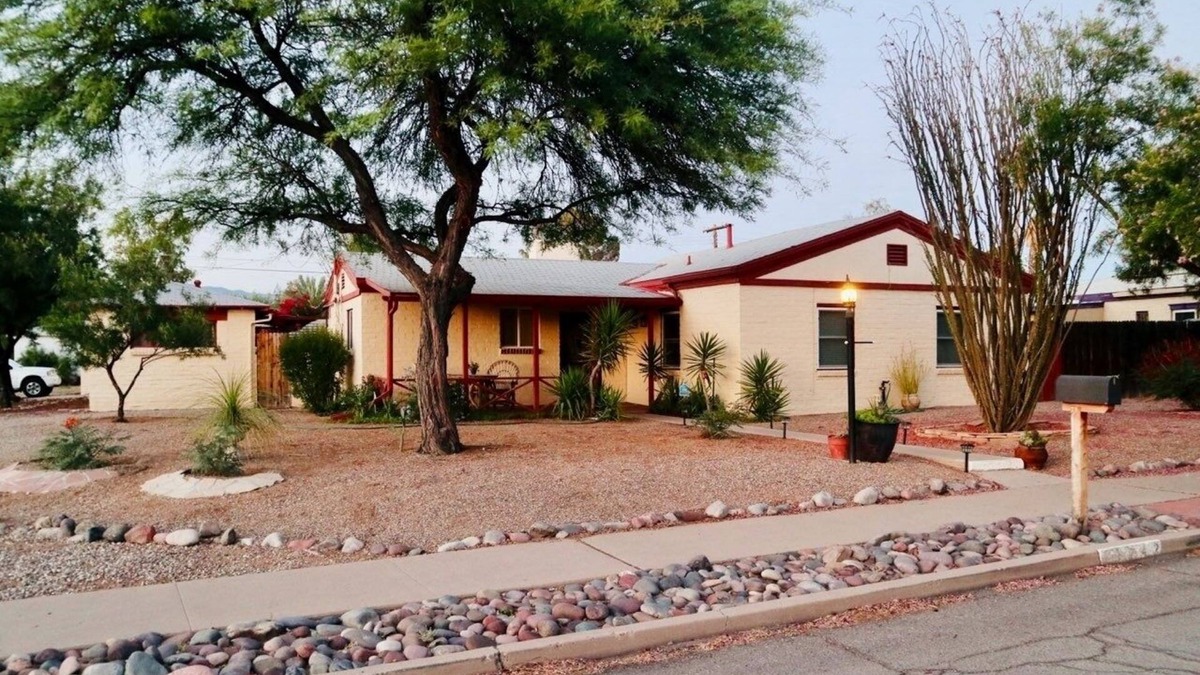 The Garden District House | Central Tucson Gem located near University of Arizona, Reid Park Golf & Gardens.