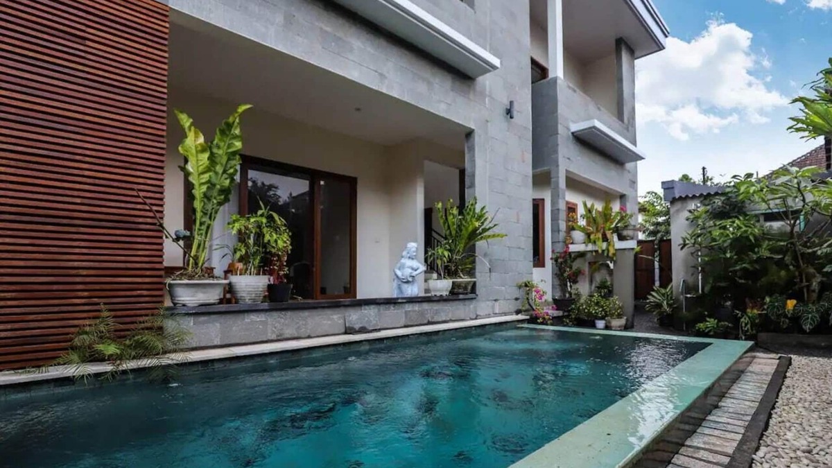 Peliatan Villa | Central Ubud Modern Apartments + Private Kitchen