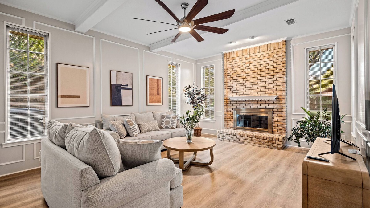 Richardson House | Central Updated 4 beds 3 baths