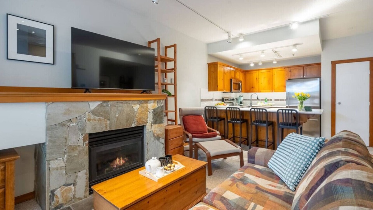 Village North House | Central Whistler Studio Townhouse|HotTub&Free PRKN