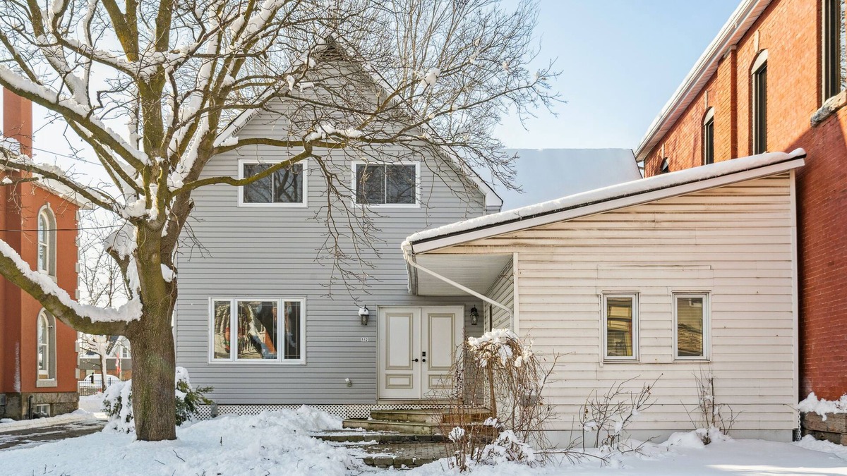 Winchester House | Central Winchester Bungalow side unit