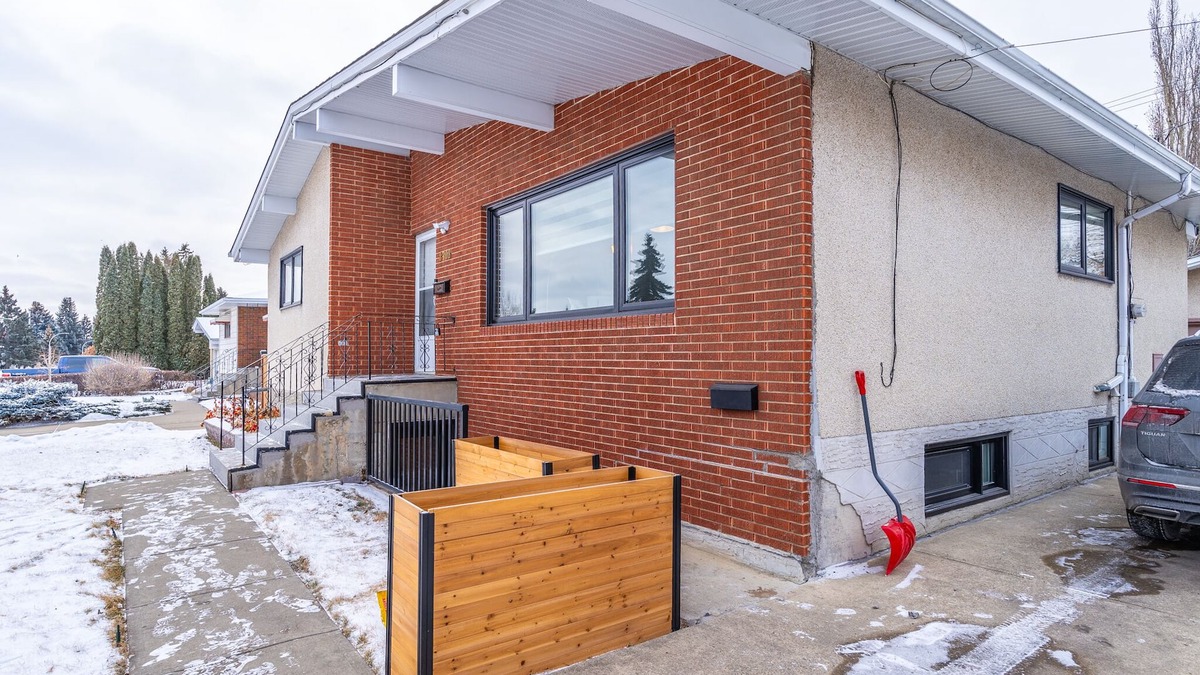 Edmonton House | Central YEG Family Friendly Home
