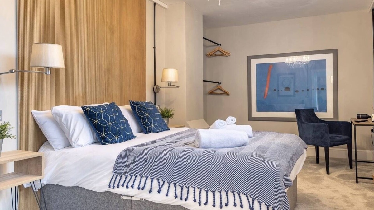 Ellesmere Apartment | CentralEllesmere - Sleeps4 - Parking - PetFriendly