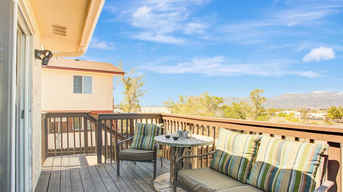 Cimarron Hills Apartment | Centrally Located with 180° Mountain Range Views